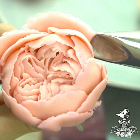 Кондитерская насадка 121 Tulip прорезь 14 мм, лепесток розы изогнутый Кондитерская насадка 121 Tulip прорезь 14 мм, лепесток розы изогнутый